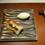 グリエールチーズといくらの春巻き