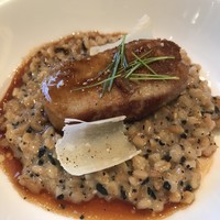 ガストロノミー ジョエル・ロブション - フォアグラ プランチャで焼き、スペルト小麦のリゾットと共に。