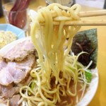 うまいヨゆうちゃんラーメン - 麺リフト