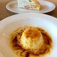 THE THEATRE TABLE - 焼きパンナコッタ