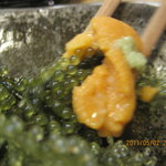 すし処　巌 - わさびを付けてウニブドウ