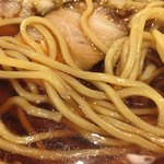 自家製熟成麺 吉岡 - 中細ストレート麺アップ