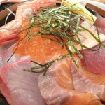 岩山海 - 海鮮丼アップ