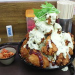 吉祥寺どんぶり - 唐揚げの達人丼\1200とキムチ\50