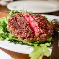 カルネジーオ イースト - レアハンバーグ