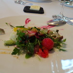 レストラン・モリエール - ＊その理由は、すぐに全体を混ぜ合わすのですよ。 ただ混ぜすぎてもダメらしく、指示通りの回数（３回だったような）混ぜました。 ２０種類以上のお野菜や数種類のドレッシングの味わいが調和して、美味しいですよ。