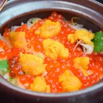 肉と日本酒 ゴッツジェイズ - 昆布ダシ効いた土鍋飯
