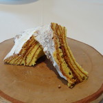 レストラン・モリエール - ＊少しハードな食感ですがバターフレーバーで美味しい。一人一切れです。