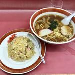 ごくうらーめん大千元 - ラーメンと半チャーハン