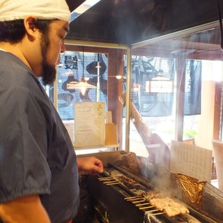 「鰻魚」是可以以實惠的價格吃到串烧烤鰻魚部位的菜餚。