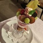 資生堂パーラー - シャインマスカットと3種の葡萄パフェ