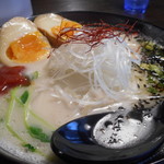 パイタンラーメン キャトル 鷹匠 - キャトルラーメン＋大盛＋味付け玉子