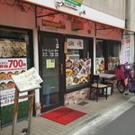 Esunikku Resutoran Hanuman - 何屋さんか分からない店頭。