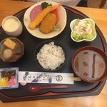 魚七商店　結 - 妻のレディースランチ1000円です。