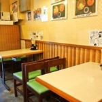 寿し秀 - 店内（テーブル席）