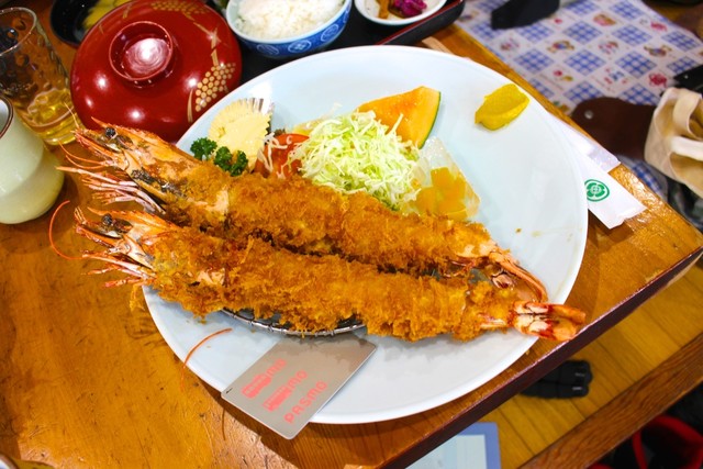 ジャンボ海老フライに大興奮 伊豆の地魚をコスパよく食べれる 刺身や煮魚もつく定食はボリューム満点 安達祐実 森田一義 菅井きん 佐野史郎 志垣太郎 定岡昭二 磯野貴理子 梨花 渡辺正行など多数来店 By Medy お食事処 かね光水産 かねみつすいさん ジャンボ海老フライに大興奮 伊豆の地魚をコスパよく食べれる 刺身や煮魚もつく定食はボリューム満点 安達祐実 森田一義 菅井きん 佐野史郎 志垣太郎 定岡昭二 磯野貴理子 梨花 渡辺正行など多数来店 By Medy お食事処 かね光水産 かねみつすいさん