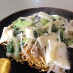 チャイナレストラン 横浜 - 五目ヤキソバ 750円 大盛100円増し