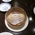 中国酒菜　暢暢 - 上海蟹味噌入り小籠包