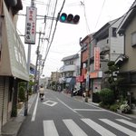 とんかつ ひろ喜 - 少し離れて・・・　周囲は完全な住宅街、右奥がお店