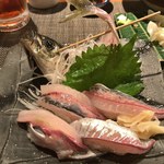 Sushi Robata Kaisen Izakaya Gosakudon - 活き鯵 一匹握り