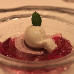 ミクニ - 山梨産 巨峰のコンポートとブルーベリーのムース ヨーグルトソルベ添え