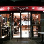 ANTICO CAFFE AL AVIS - 少し節電した入口