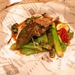 emuN - ほろほろ鶏のパピヨット仕立て