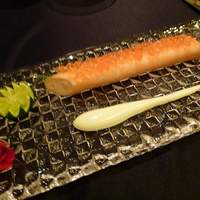 ガストロノミー ジョエル・ロブション - スモークサーモン　フリヴォリテ仕立て　わさびのムース