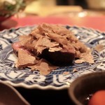 にくの匠 三芳 - 神戸牛イチボ、白トリュフ食べ比べ(110万円/kg)黄身の醤油漬け