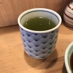 登良屋 - 温かい緑茶。
      美味し。
