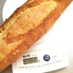 Boulangerie Lunique - レトロバゲット計量。