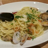 リザラン 新橋店 - アサリとムール貝のジェノベーゼパスタ。