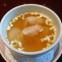 赤坂璃宮 赤坂本店 - 黄ニラとワンタン入りふかひれスープ 