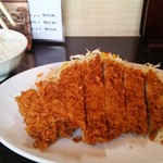 とんかつ ひろ喜 - 特大ロースとんかつ定食 \1050 (ソース別添え)