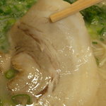 Ramen Yamabiko - チャーシューは薄いですけどまずまずの大きさと味。