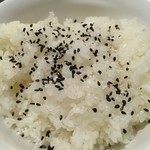 めしや 55 -  ★生姜焼き定食（580円）★卓上の胡麻塩を掛けてみた(^_^)/