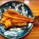 小魚料理 とみ助 - オコゼの骨煎餅はカルシウムたっぷり‼︎