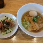 寿製麺よしかわ - 唐揚げと優しく香る煮干しそば。