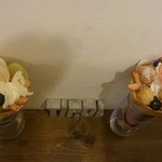 クレープリー チロル - ホワイトクイーンラフランスブーケ￥１１００・アップル＆ラズベリーパイ￥９５０