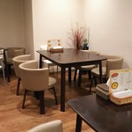 どんぶり 丼 - お洒落な店内
