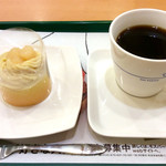 Mosu Baga - 「モンブラン」(単品380円)と「ホットコーヒー」(単品250円)のセットで、50円引きの580円。