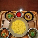 ハブモアカレー - サボイキャベツやキタアカリ。ご飯は少なめ。