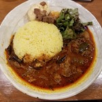SPICY CURRY 魯珈 - 激辛！牛すねの薬膳カレーライス大盛+るうろう煮玉子