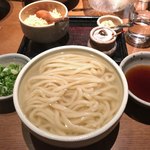 根津 釜竹 - 釜揚げうどん（並）。今日は寒いからね。
