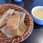 オレンジバルコニー - セットのスープとパン