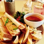 sandwich cafe うみねこ - 料理写真:山型食パンランチ(内容は日替わり)