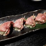 Kurogewagyuuyakiniku Ushikuro - ネギ挟み極みタン塩１包３８０円