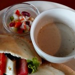 茂庵 - 豆のサラダとスープはこんな感じです