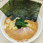 ラーメン 町田家 - ラーメン720円麺硬め。海苔増し100円。