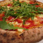 シシリヤ - トマト・チーズ・レモンスライス・ルーコラ（ルッコラ）